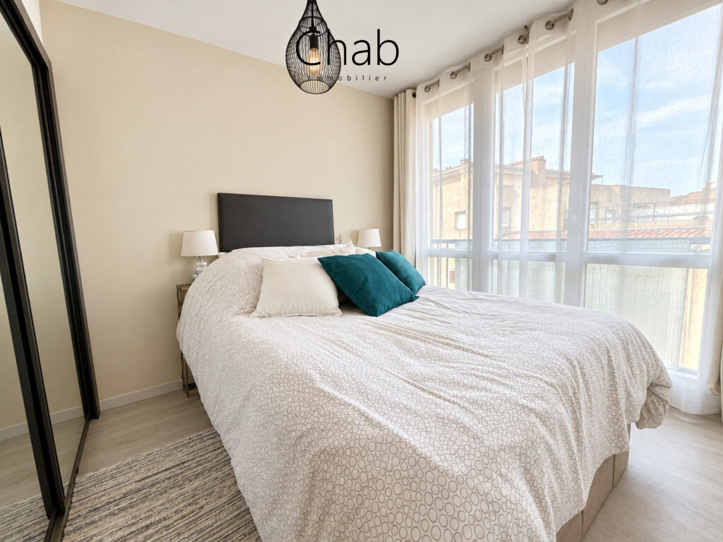 04b